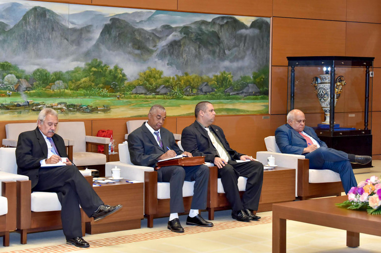 Các đại biểu Cuba dự buổi tiếp.