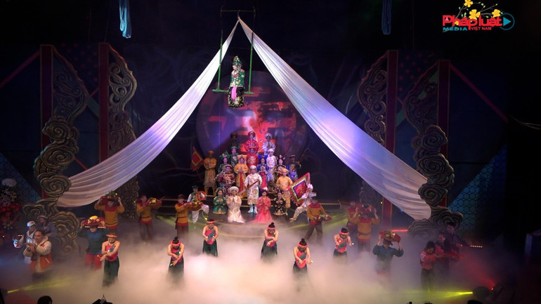 "Thượng Thiên Thánh Mẫu”, vở diễn của Nhà hát Cải lương Việt Nam phối hợp Liên đoàn Xiếc Việt Nam tham dự Liên hoan. "Thượng Thiên Thánh Mẫu”, vở diễn của Nhà hát Cải lương Việt Nam phối hợp Liên đoàn Xiếc Việt Nam tham dự Liên hoan.