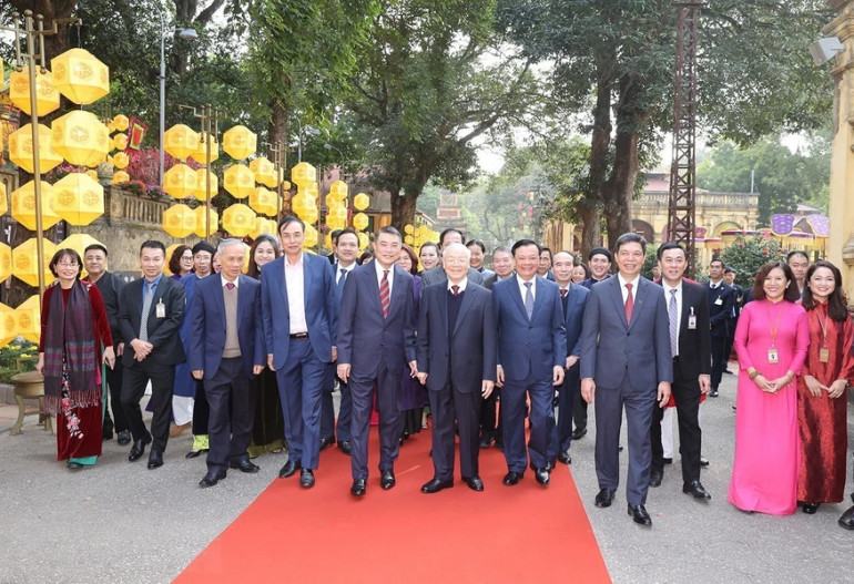 Tổng Bí thư Nguyễn Phú Trọng dâng hương tại Điện Kính Thiên, Khu di tích Hoàng thành Thăng Long.