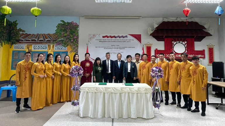 Lễ ký MOU giữa Đại học Hoàng gia Udon Thani và Học viện Âm nhạc Huế. Lễ ký MOU giữa Đại học Hoàng gia Udon Thani và Học viện Âm nhạc Huế.