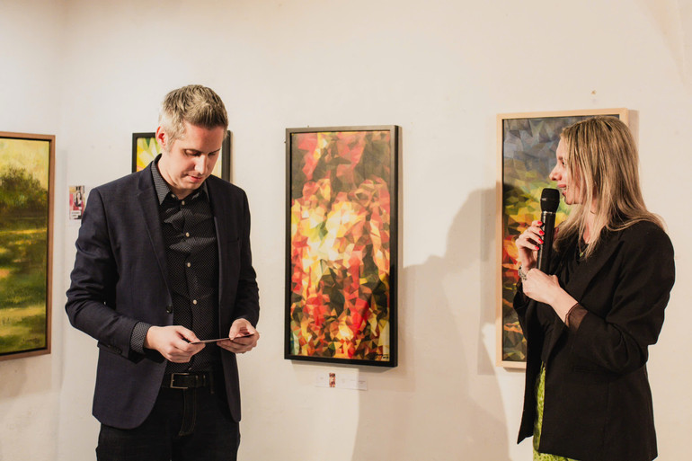 Ông Dominic Steiner, Giám đốc GallerySteiner phát biểu tại triển lãm. Ông Dominic Steiner, Giám đốc GallerySteiner phát biểu tại triển lãm.