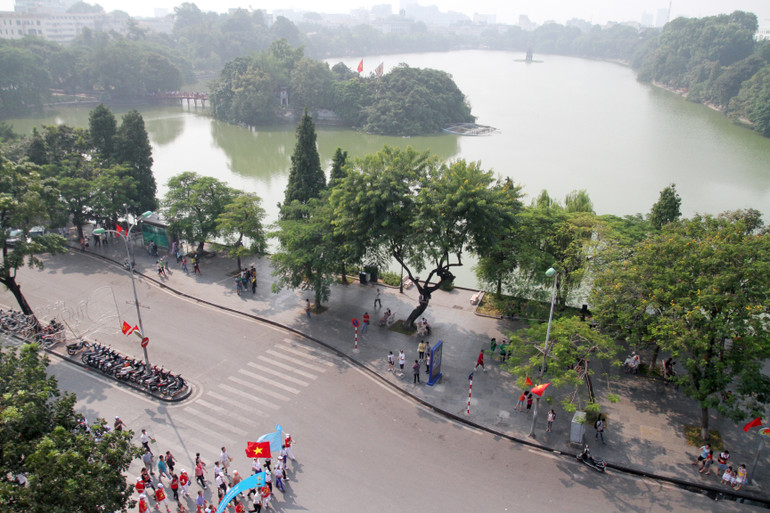 Không gian phía đông Hồ Gươm. (Ảnh: Khiếu Minh)