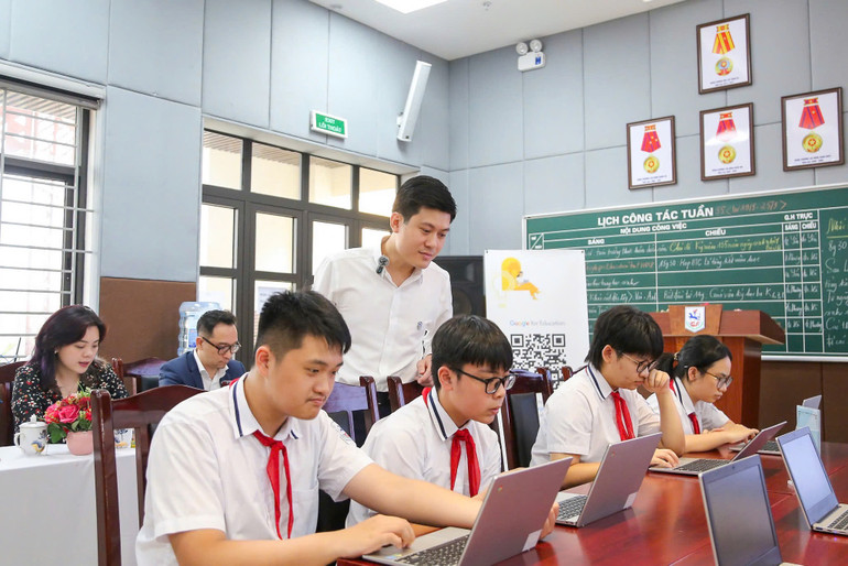 Học sinh Trường trung học cơ sở Giảng Võ tự tin với lớp học số kết nối cùng học sinh Trường quốc tế Việt Nam-Phần Lan (Thành phố Hồ Chí Minh).