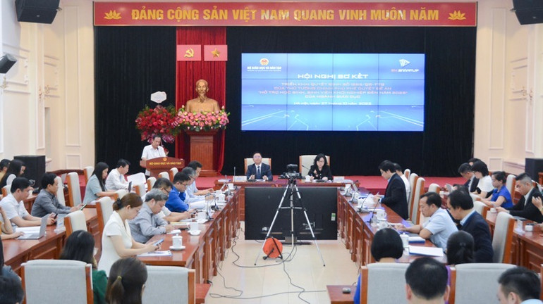 Hội nghị được tổ chức theo hình thức trực tiếp kết hợp trực tuyến với điểm cầu chính tại Hà Nội kết nối tới 63 điểm cầu tỉnh, thành phố. Hội nghị được tổ chức theo hình thức trực tiếp kết hợp trực tuyến với điểm cầu chính tại Hà Nội kết nối tới 63 điểm cầu tỉnh, thành phố.