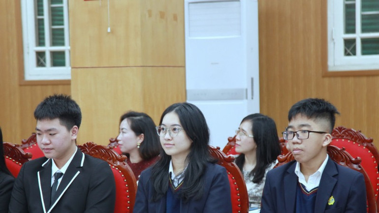 Các học sinh tham dự buổi gặp mặt.