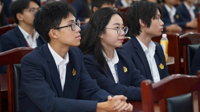 Học sinh tham dự lễ phát động.