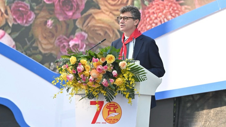 Trưởng Đại diện UNESCO tại Việt Nam, Jonathan Wallace Baker phát biểu tại chương trình.