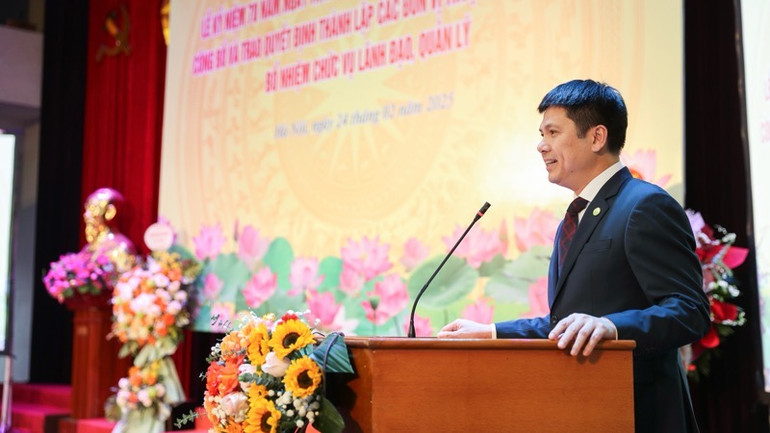 Phó Giám đốc thường trực Đại học Quốc gia Hà Nội Nguyễn Hiệu phát biểu tại buổi lễ.