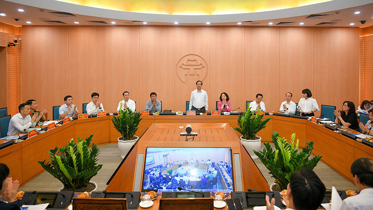 Quang cảnh buổi làm việc.