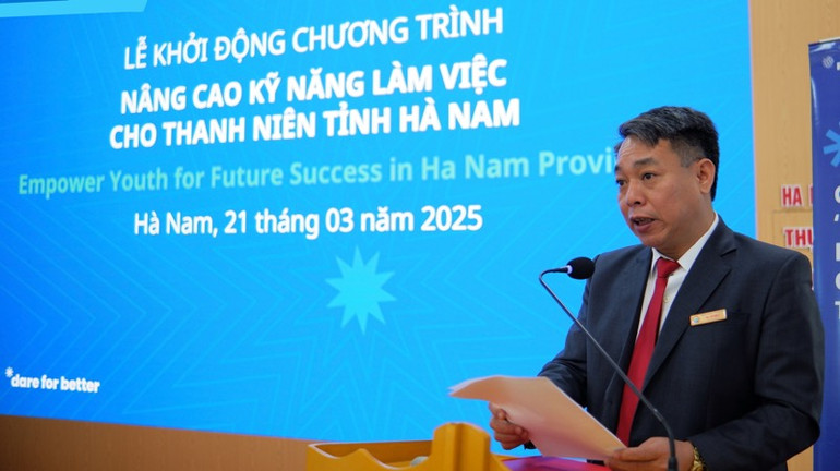 Hiệu trưởng Trường cao đẳng Nghề Hà Nam, Vũ Hữu Ý phát biểu tại chương trình.