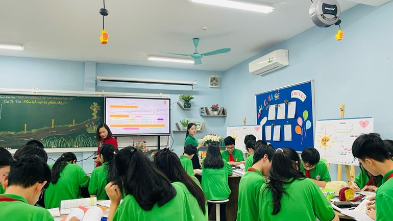 Ứng dụng công nghệ thông tin trong giờ học.