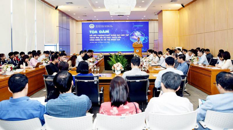 Quang cảnh toạ đàm