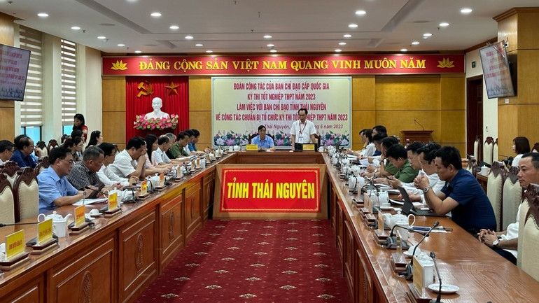 Quang cảnh buổi làm việc. Quang cảnh buổi làm việc.