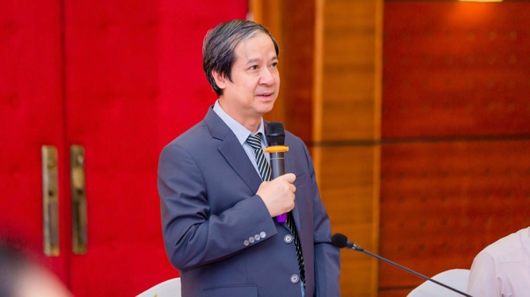 Bộ trưởng Giáo dục và Đào tạo, Chủ tịch Hội đồng Giáo sư Nhà nước Nguyễn Kim Sơn phát biểu tại phiên họp.