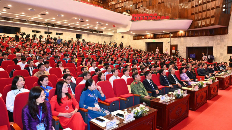 Buổi lễ có sự tham gia của 337 Nhà giáo nhân dân, Nhà giáo ưu tú, Nhà giáo tiêu biểu năm 2024.