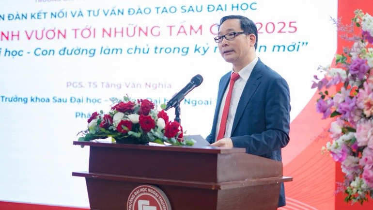Phó giáo sư, Tiến sĩ Tăng Văn Nghĩa, Trưởng Khoa Sau đại học, Trường đại học Ngoại thương phát biểu tại diễn đàn.
