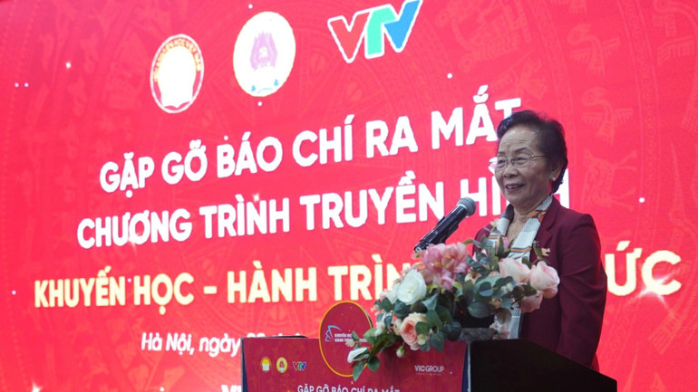 Nguyên Phó Chủ tịch nước, Chủ tịch Hội Khuyến học Việt Nam Nguyễn Thị Doan phát biểu.