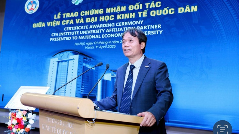 Giám đốc Đại học Kinh tế quốc dân, Giáo sư, Tiến sĩ Phạm Hồng Chương phát biểu tại buổi lễ.