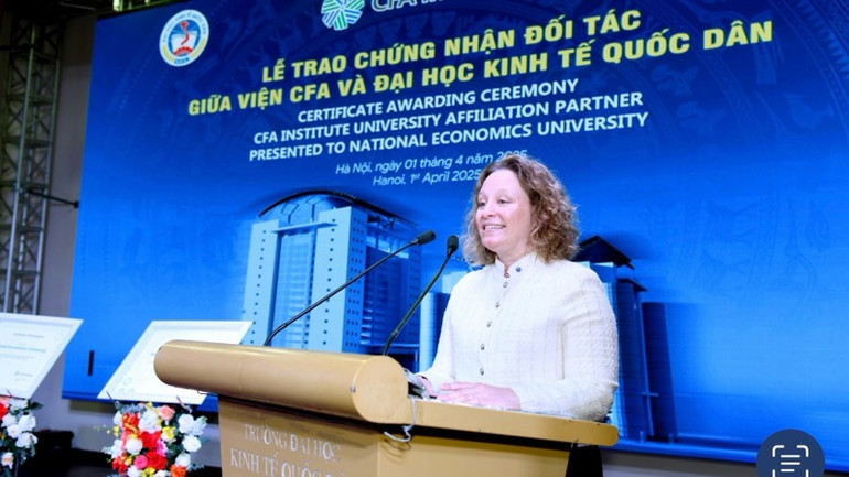 Tổng giám đốc Quan hệ đối tác chiến lược và phát triển kinh doanh của Viện CFA Dana Day.