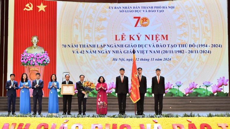 Sở Giáo dục và Đào tạo đón nhận Huân chương Lao động hạng Nhất của Chủ tịch nước.