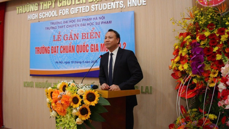 Hiệu trưởng Trường đại học Sư phạm Hà Nội, PGS,TS Nguyễn Đức Sơn chia sẻ tại buổi lễ.