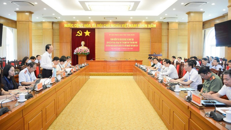 Quang cảnh buổi làm việc.