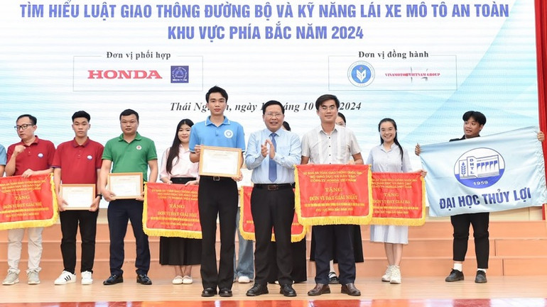 Trường Đại học Sư phạm (Đại học Thái Nguyên) đoạt giải Nhất hội thi. Trường Đại học Sư phạm (Đại học Thái Nguyên) đoạt giải Nhất hội thi.