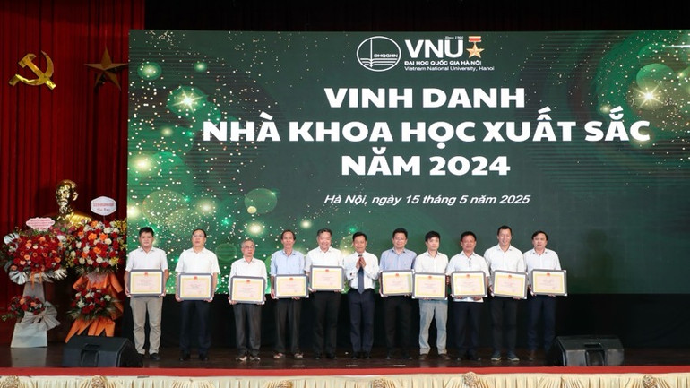 Các nhà khoa học xuất sắc trong nghiên cứu khoa học năm 2024 nhận Bằng khen của Giám đốc Đại học Quốc gia Hà Nội. Các nhà khoa học xuất sắc trong nghiên cứu khoa học năm 2024 nhận Bằng khen của Giám đốc Đại học Quốc gia Hà Nội.