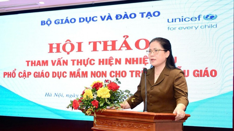 Thứ trưởng Giáo dục và Đào tạo Nguyễn Thị Kim Chi phát biểu tại Hội thảo.