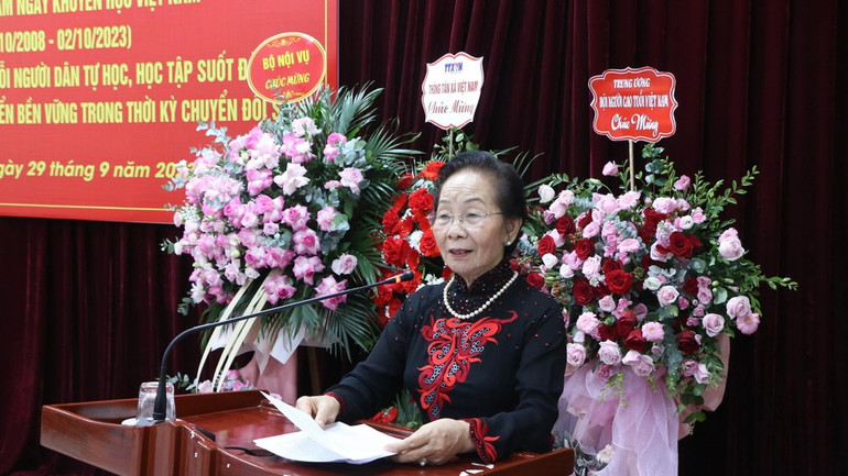 Nguyên Phó Chủ tịch nước, Chủ tịch Hội Khuyến học Việt Nam Nguyễn Thị Doan phát biểu tại buổi lễ.