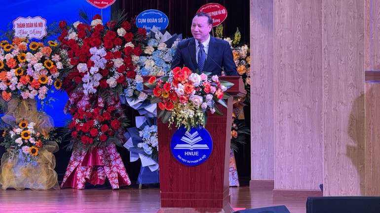 Hiệu trưởng Trường đại học Sư phạm Hà Nội, Phó giáo sư, Tiến sĩ Nguyễn Đức Sơn phát biểu tại buổi lễ.