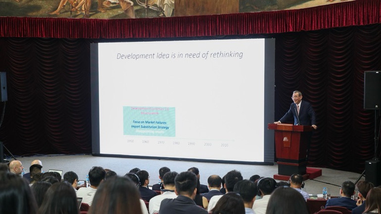 Giáo sư Lâm Nghị Phu chia sẻ về “Việt Nam thịnh vượng trong kỷ nguyên mới: Góc nhìn từ kinh tế học cấu trúc mới”.