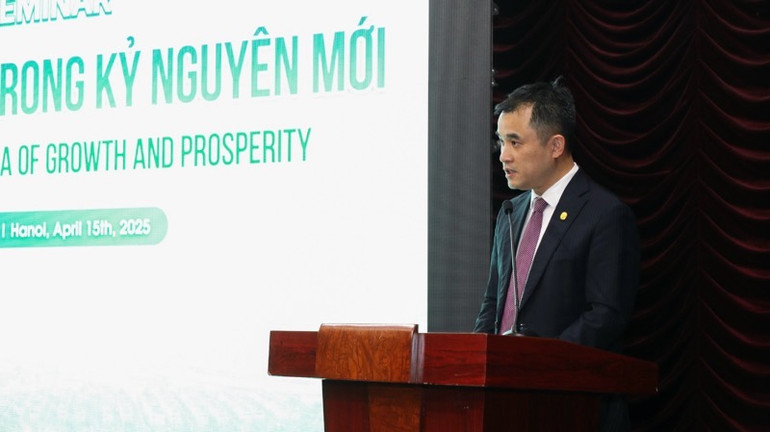 Phó Giám đốc Đại học Quốc gia Hà Nội Phạm Bảo Sơn phát biểu tại tọa đàm.