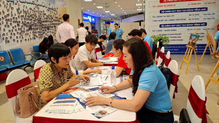 Giúp thí sinh lựa chọn ngành nghề đăng ký xét tuyển hiệu quả ảnh 2