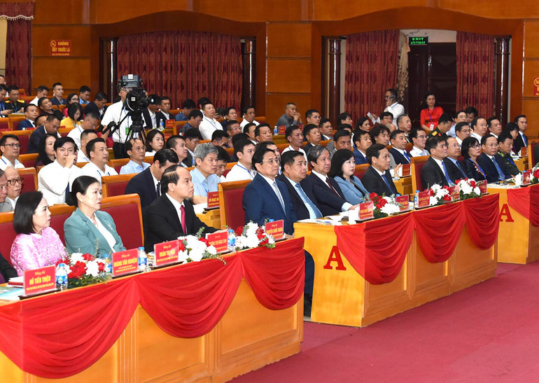 Thủ tướng Phạm Minh Chính và các đại biểu tham dự hội nghị.