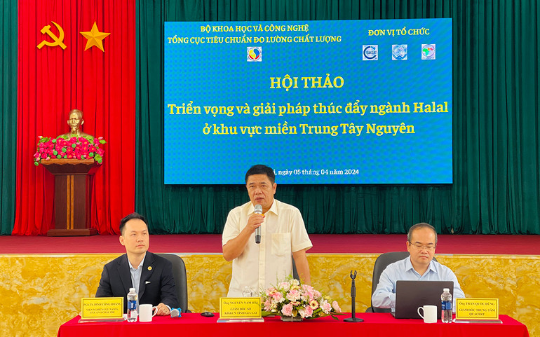 Các đại biểu điều hành phiên thảo luận.