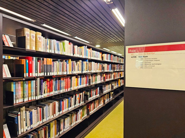 Không gian sách báo, tài liệu nghiên cứu về Việt Nam tại thư viện BULAC. (Ảnh: MINH DUY) Không gian sách báo, tài liệu nghiên cứu về Việt Nam tại thư viện BULAC. (Ảnh: MINH DUY)