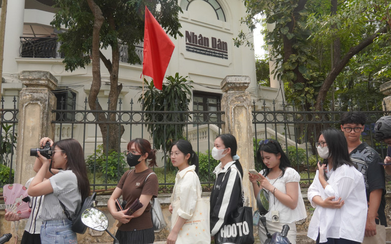 Phụ san đặc biệt thu hút sự chú ý của các bạn trẻ.