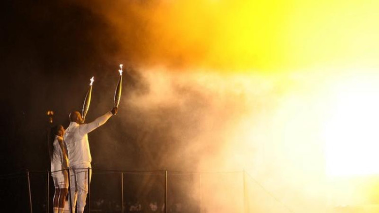 Vận động viên Marie José Pérec với ba lần vô địch Olympic và vận động viên Teddy Riner cũng từng ba lần đạt huy chương vàng Olympic, là hai người được lựa chọn để thắp sáng chiếc vạc Thế vận hội. (Ảnh: Reuters)