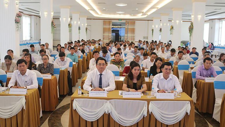 Các đại biểu tham dự hội thảo.