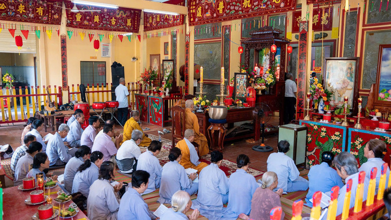 Nghi lễ tín ngưỡng tôn giáo của người dân tại Vạn Niên Phong Cung, khóm 1, thị trấn Cầu Kè.