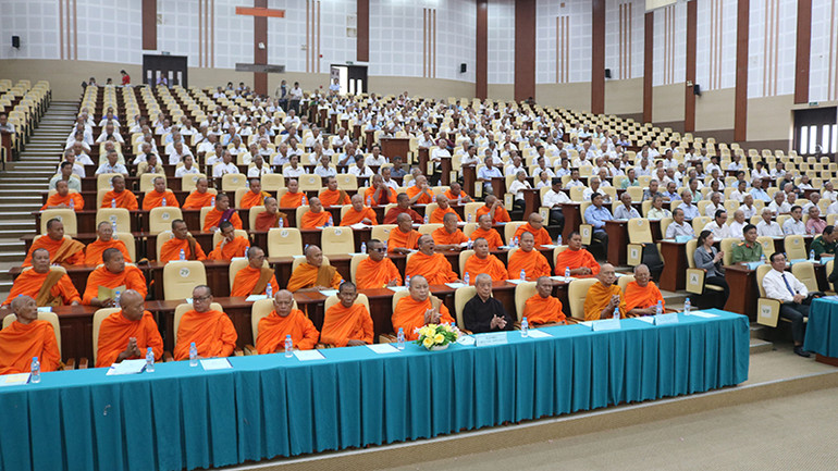 Người có uy tín tiêu biểu trong đồng bào dân tộc thiểu số tham dự hội nghị.