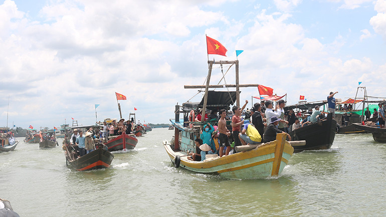 Trà Vinh có số lượng tàu cá đánh bắt xa bờ rất ít so với các tỉnh, thành phố ven biển. Trà Vinh có số lượng tàu cá đánh bắt xa bờ rất ít so với các tỉnh, thành phố ven biển.
