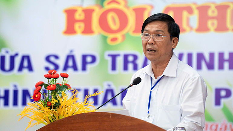 Ông Phạm Văn Tám, Giám đốc Sở Công thương tỉnh Trà Vinh trình bày tham luận.