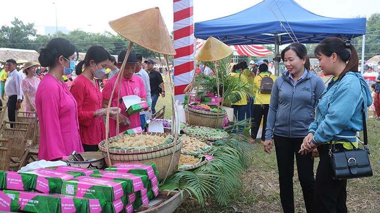 Gian hàng bánh dân gian thành phố Sa Đéc, tỉnh Đồng Tháp.