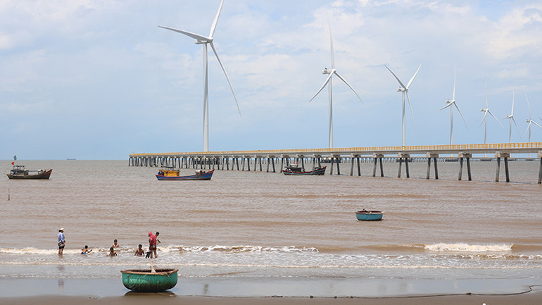 Dự án điện gió ngoài khơi tại xã Trường Long Hòa, thị xã Duyên Hải đã được đưa vào vận hành thương mại.
