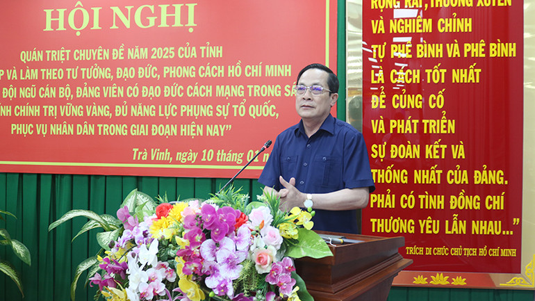 Phó Bí thư Tỉnh ủy Trà Vinh Lâm Minh Đằng phát biểu chỉ đạo tại hội nghị.
