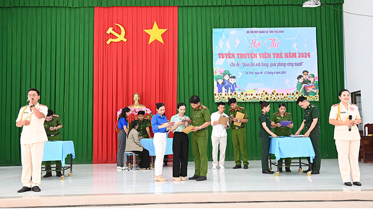 Tiết mục dự thi của đội thi Công an tỉnh Trà Vinh. Tiết mục dự thi của đội thi Công an tỉnh Trà Vinh.