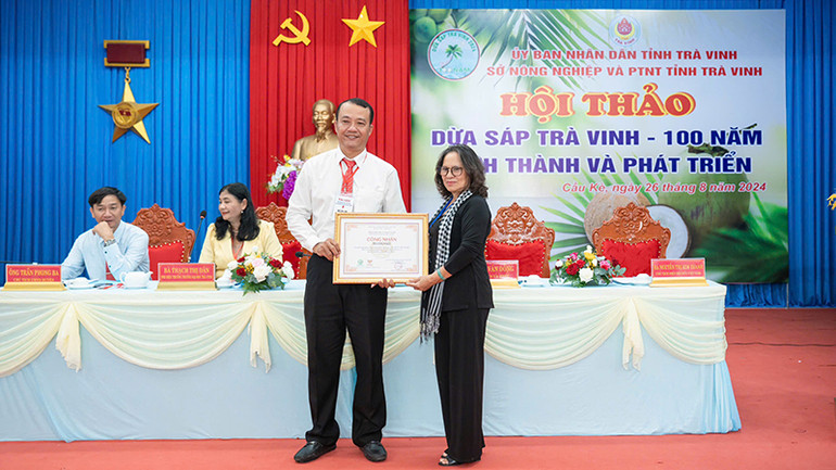 Cây dừa sáp được trồng tại tỉnh Trà Vinh được chứng nhận là cây dừa Việt Nam.