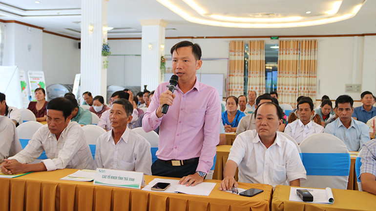 Đại diện Tổ khuyến nông cộng đồng xã Phước Hảo, huyện Châu Thành, tỉnh Trà Vinh, có ý kiến tại buổi tọa đàm.